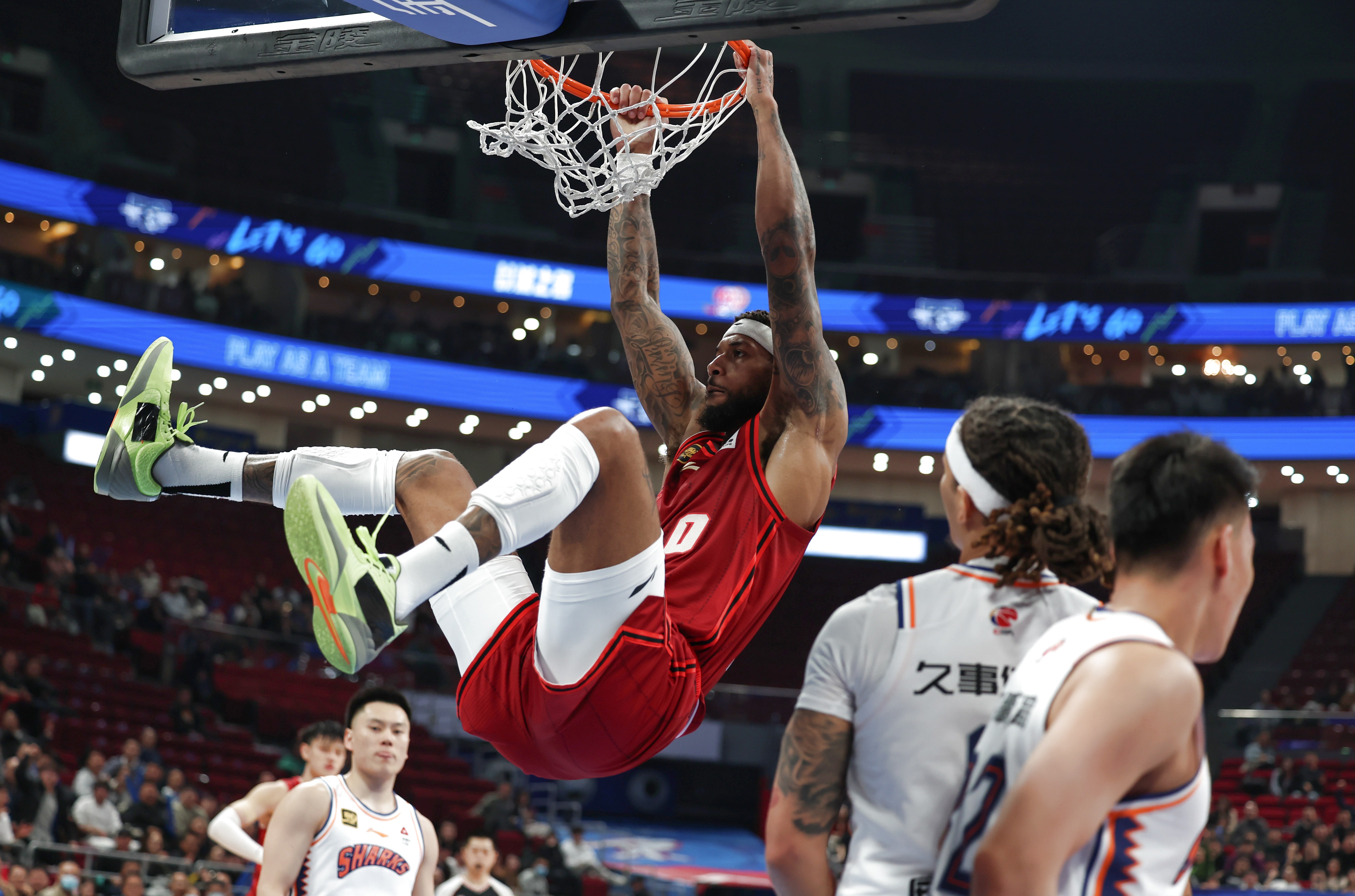 包含加时末段NBA常规赛传出新动向，迈阿密热火临场应变，管理层表态：态度坚定，数据趋势出现新变化的词条