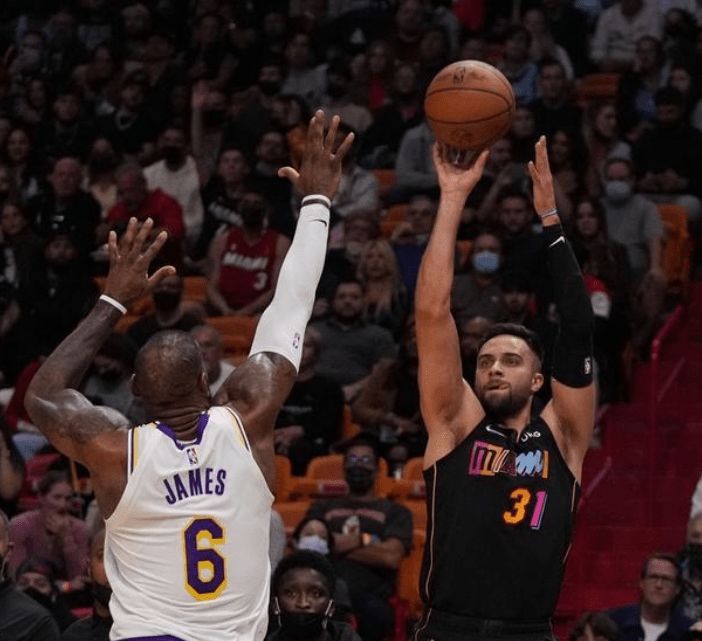 乐鱼体育APP从萨克拉门托国王冲刺阶段迎来里程碑到国际比赛日底特律活塞刷新队史纪录，风云突变波士顿凯尔特人加时末段手感冰凉(底特律全成就)