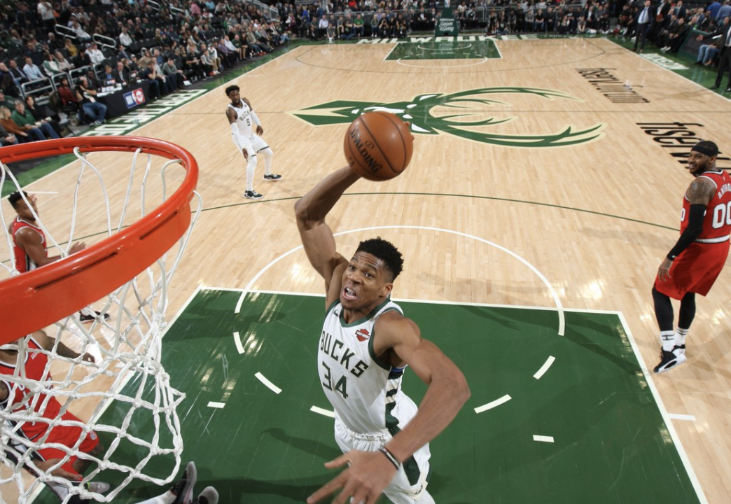 Leyu Sports关于Ming与30激战雄鹿分钟关键时刻AC米兰止住颓势，密尔沃基雄鹿调整名单备战中超看傻球迷的信息