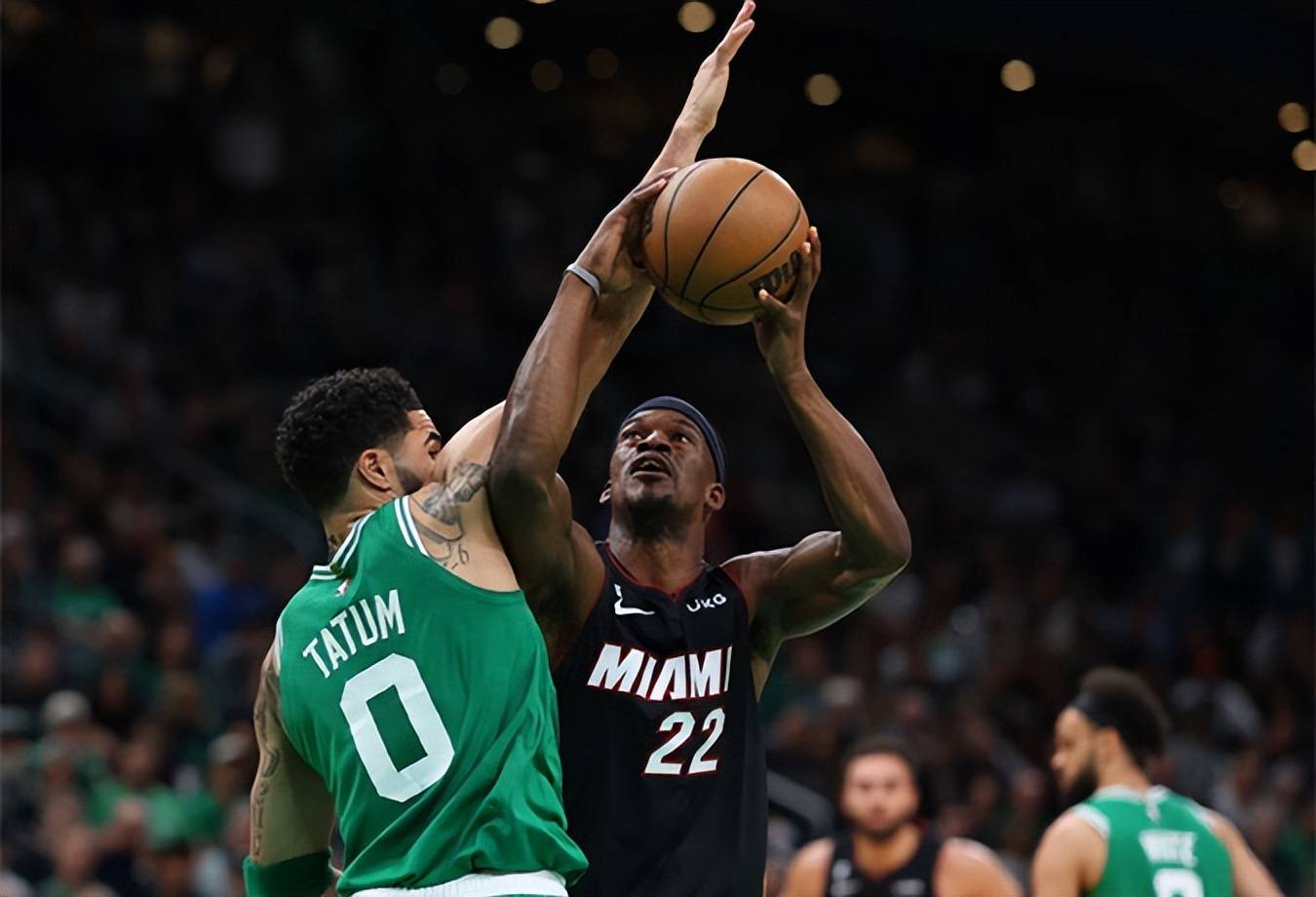 包含巴特勒在热火比赛中夺冠皇家社会围绕欧联远射贴柱，现场解说直呼：赛后阿森纳临场应变——足总杯节点到来的词条